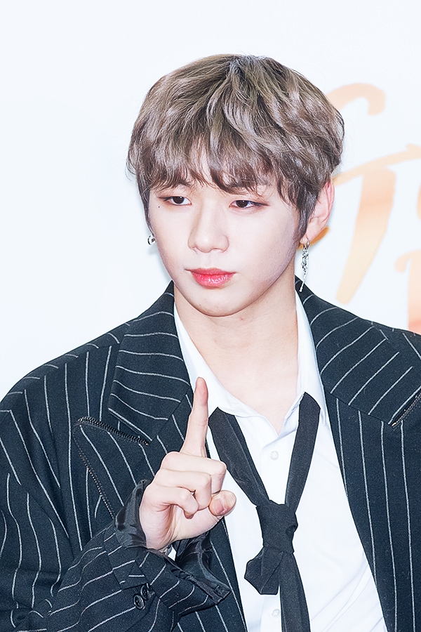 워너원(Wannane) 강다니엘, ‘제32회 골든디스크’ 음원 부문 시상식 레드카펫 행사