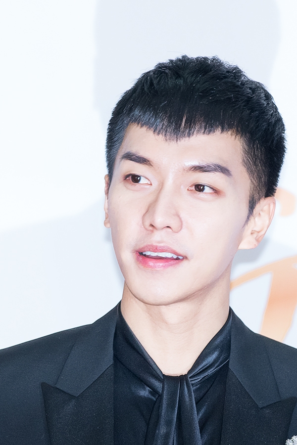 이승기, ‘제32회 골든디스크’ 음원 부문 시상식 레드카펫 행사