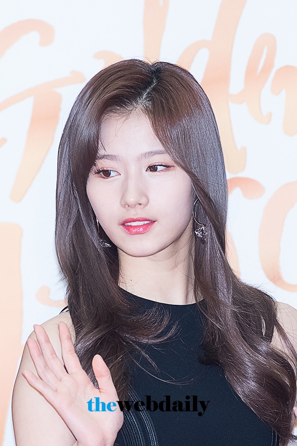 트와이스(TWICE) 사나, ‘제32회 골든디스크’ 음원 부문 시상식 레드카펫 행사
