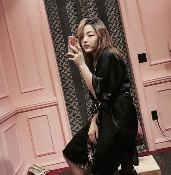 서신애, '검은 잠옷 짙은 스모키...몰라 보게 달라진 성숙美'