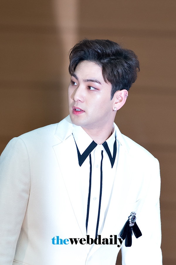 뉴이스트W 백호, ‘제32회 골든디스크’ 음반 부문 시상식 레드카펫 행사