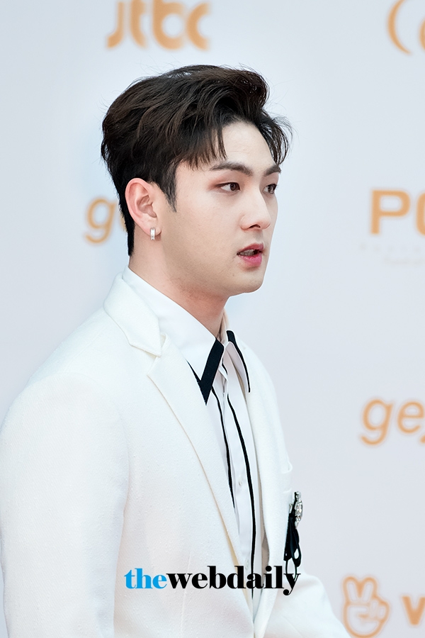 뉴이스트W 백호, ‘제32회 골든디스크’ 음반 부문 시상식 레드카펫 행사