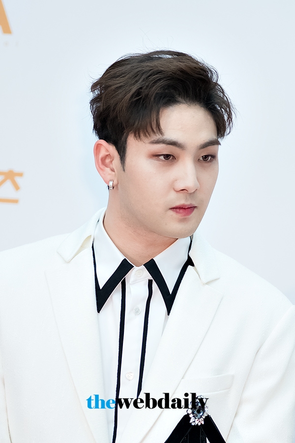 뉴이스트W 백호, ‘제32회 골든디스크’ 음반 부문 시상식 레드카펫 행사