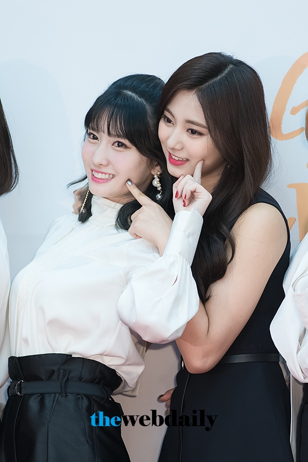 트와이스(TWICE) 모모-쯔위, ‘제32회 골든디스크’ 음반 부문 시상식 레드카펫 행사