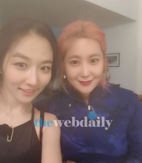 안미나, 검은 나시티 속 여리여리한 팔뚝...잡티없는 피부까지