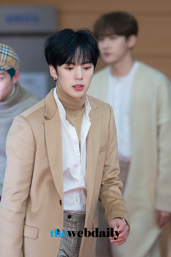 몬스타엑스(MONSTAX) 민혁, ‘제32회 골든디스크’ 음반 부문 시상식 레드카펫 행사