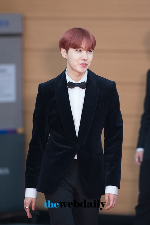 방탄소년단(BTS) 제이홉, ‘제32회 골든디스크’ 음반 부문 시상식 레드카펫 행사