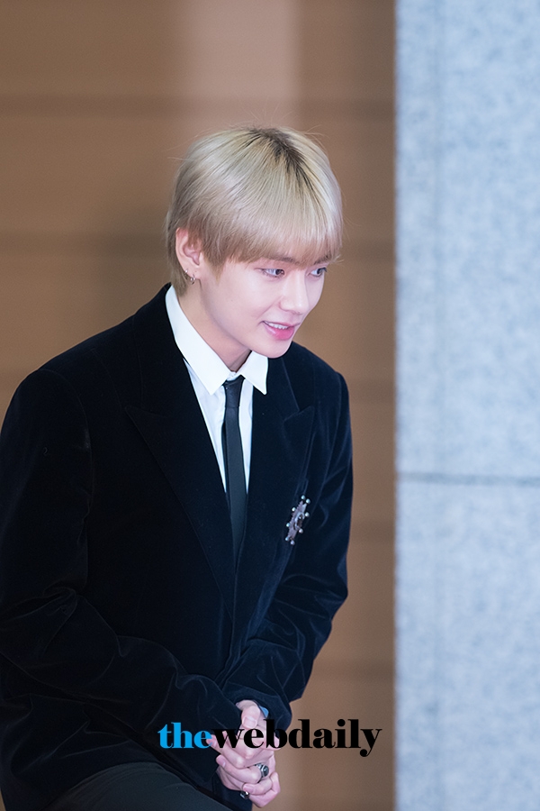 방탄소년단(BTS) 뷔, ‘제32회 골든디스크’ 음반 부문 시상식 레드카펫 행사