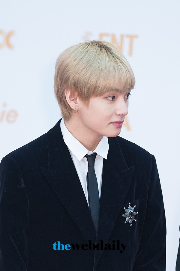 방탄소년단(BTS) 뷔, ‘제32회 골든디스크’ 음반 부문 시상식 레드카펫 행사