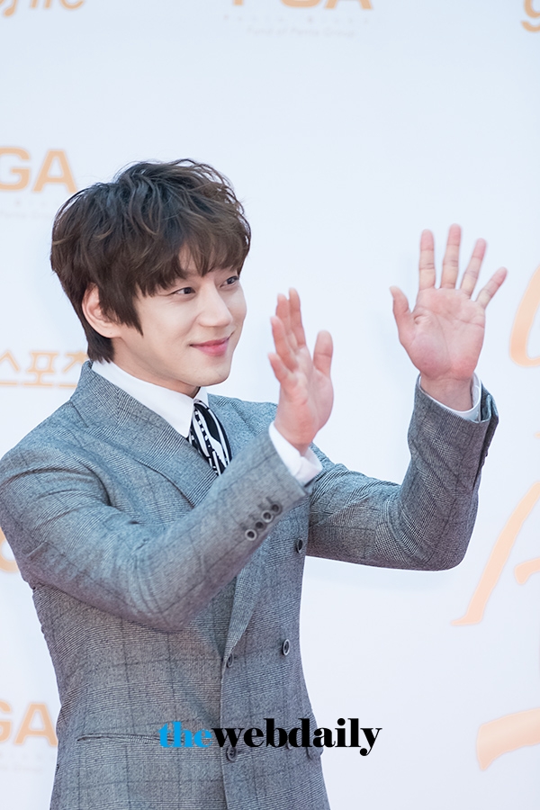 황치열, ‘제32회 골든디스크’ 음반 부문 시상식 레드카펫 행사