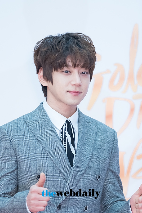황치열, ‘제32회 골든디스크’ 음반 부문 시상식 레드카펫 행사