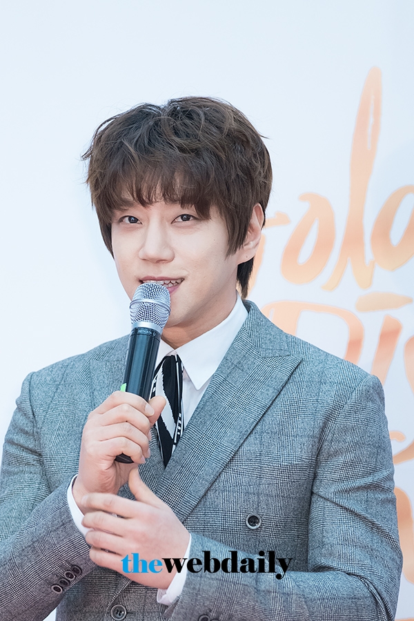 황치열, ‘제32회 골든디스크’ 음반 부문 시상식 레드카펫 행사
