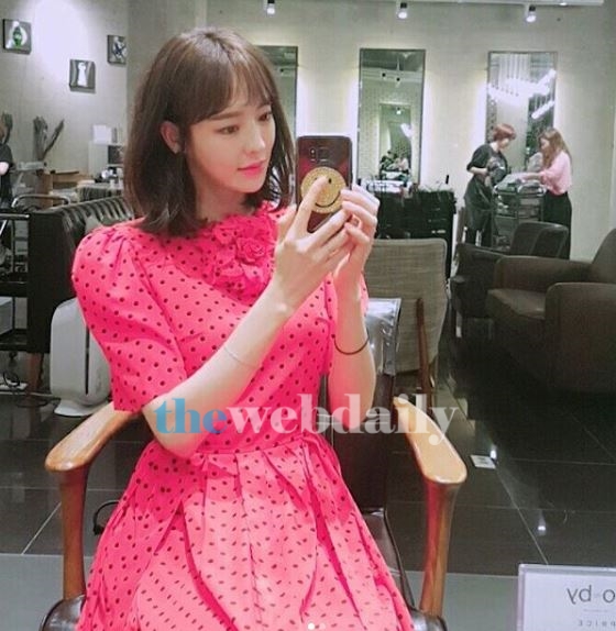 블링블링한...이다희, 핑크 드레스 입고 성숙美 뽐내 '인형인 줄'
