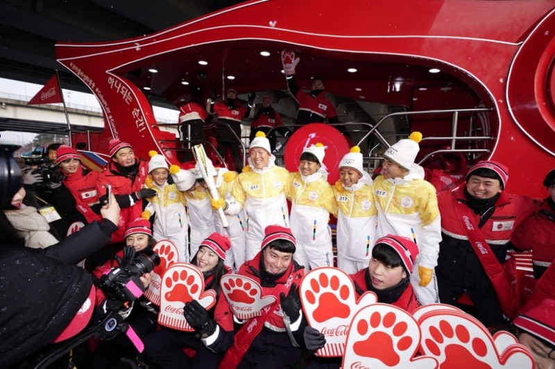 차범근&축구꿈나무 상화봉송 이미지.(코카-콜라)