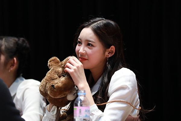 팬사인회에 참석한 버스터즈 형서