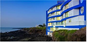 제주도 애월 바다 독점하는 오션뷰 제주 펜션 ‘바다위에펜션’