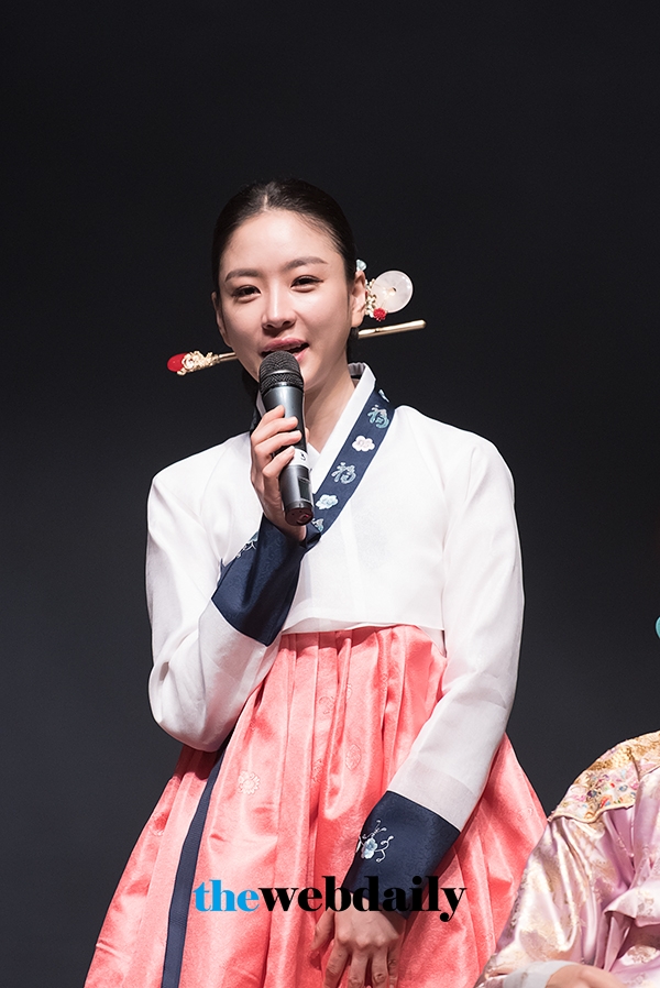 김사희 , 연극 추리 사극 ‘여도’ 프레스콜 행사