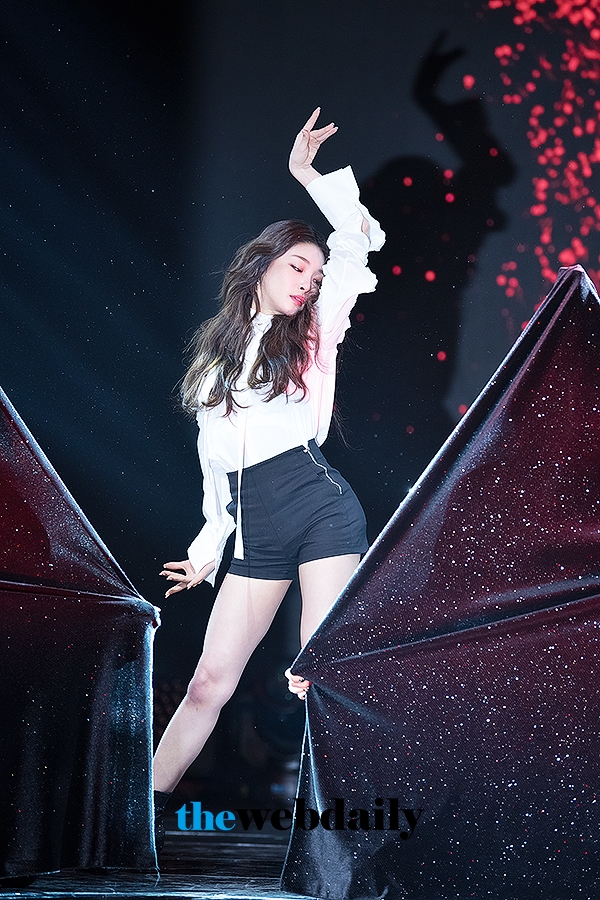 청하, 두 번째 미니 앨범 ‘오프셋’ 쇼케이스 현장