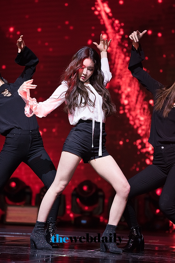 청하, 두 번째 미니 앨범 ‘오프셋’ 쇼케이스 현장