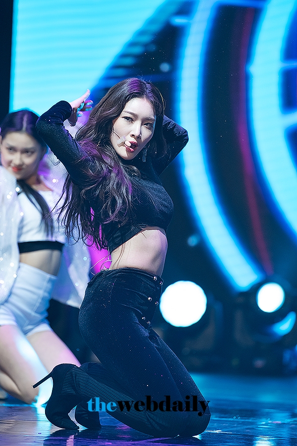 청하, 두 번째 미니 앨범 ‘오프셋’ 쇼케이스 현장