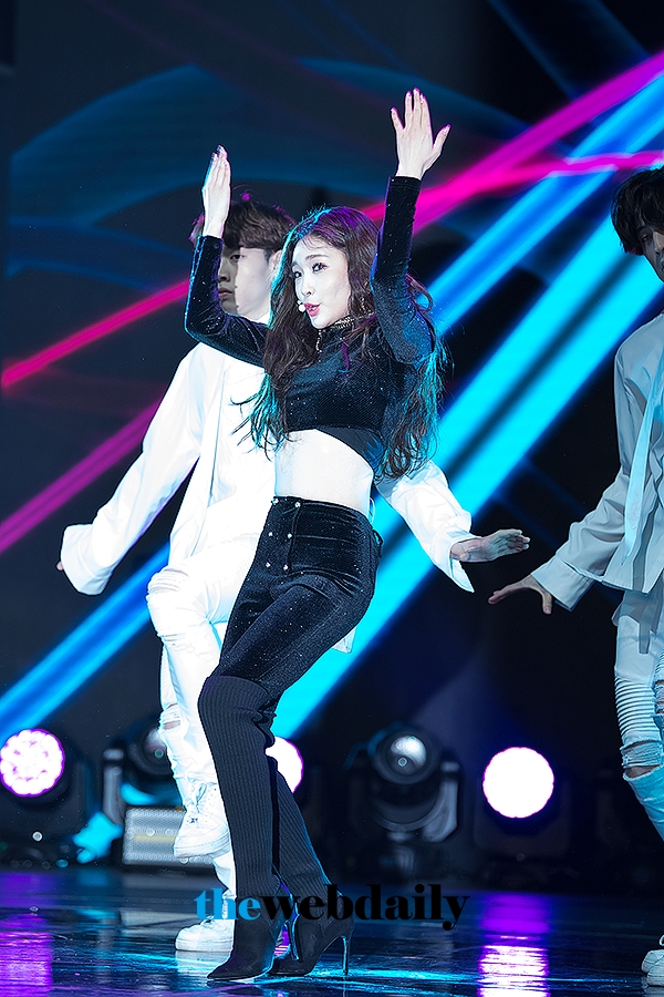 청하, 두 번째 미니 앨범 ‘오프셋’ 쇼케이스 현장