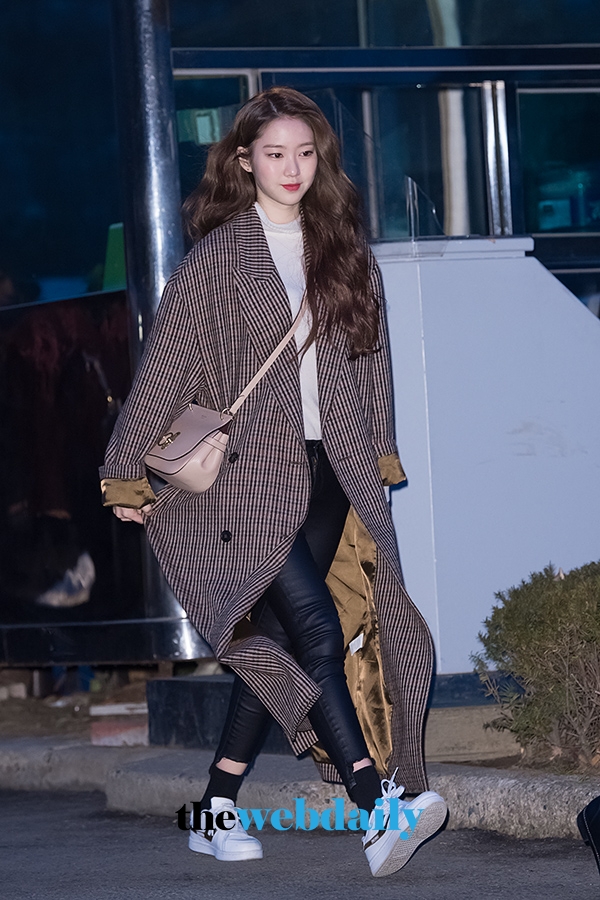 오마이걸 지호, KBS 2TV '뮤직뱅크' 리허설 출근길