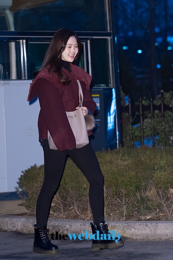 오마이걸 효정, KBS 2TV '뮤직뱅크' 리허설 출근길