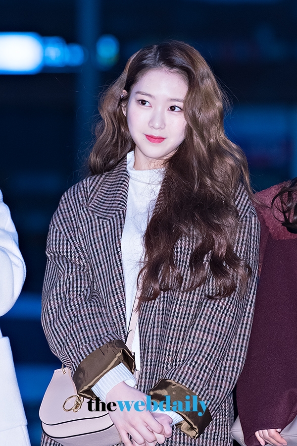 오마이걸 지호, KBS 2TV '뮤직뱅크' 리허설 출근길