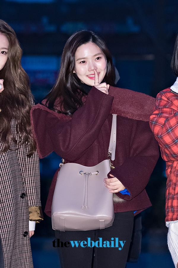 오마이걸 효정, KBS 2TV '뮤직뱅크' 리허설 출근길
