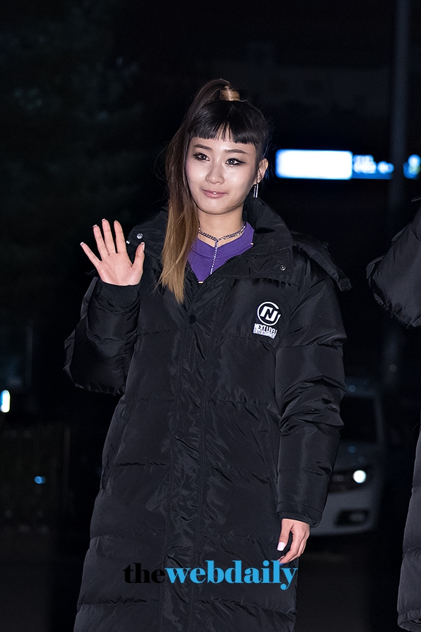 걸카인드 지강, KBS 2TV '뮤직뱅크' 리허설 출근길