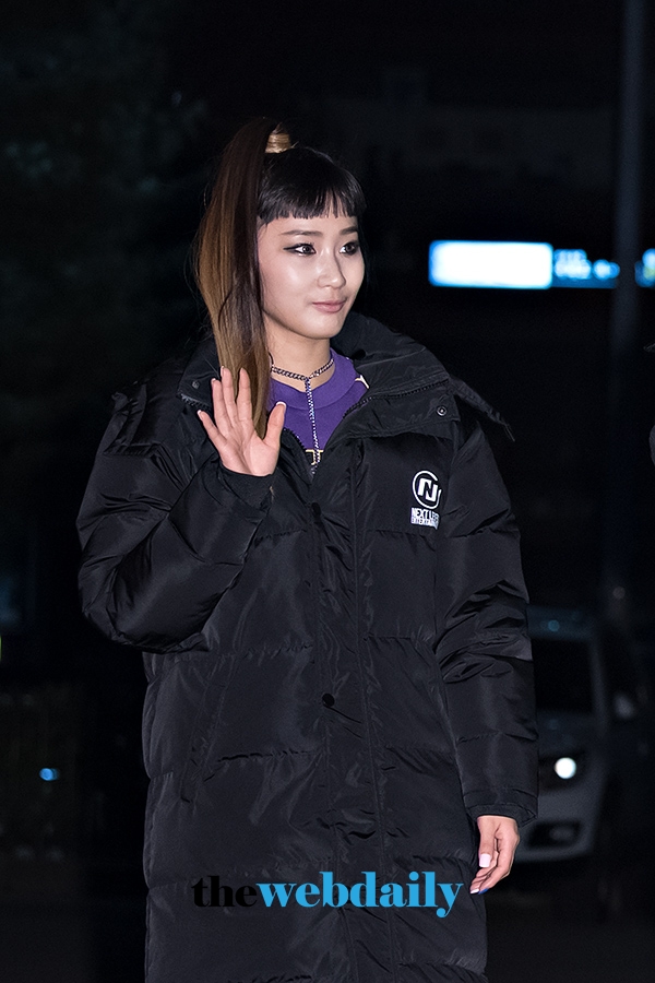 걸카인드 지강, KBS 2TV '뮤직뱅크' 리허설 출근길