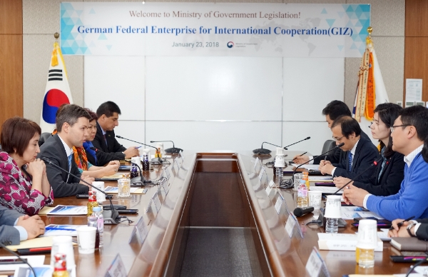 중앙아시아 연수단 방문(사진=법제처 제공)