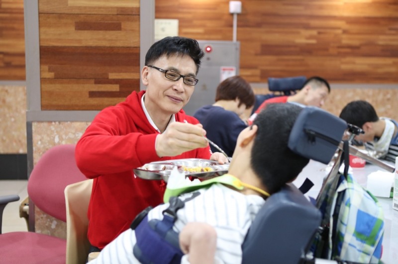아침식사 나누기 사회공헌활동 이미지. (사진=농심켈로그)
