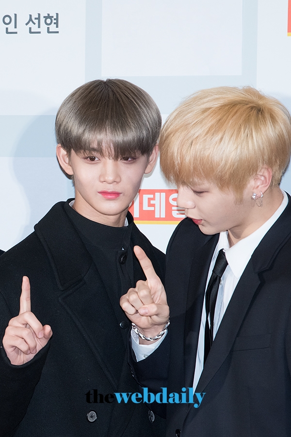 워너원(WannaOne) 강다니엘-배진영, 제 5회 이데일리 문화대상 시상식 포토월 행사