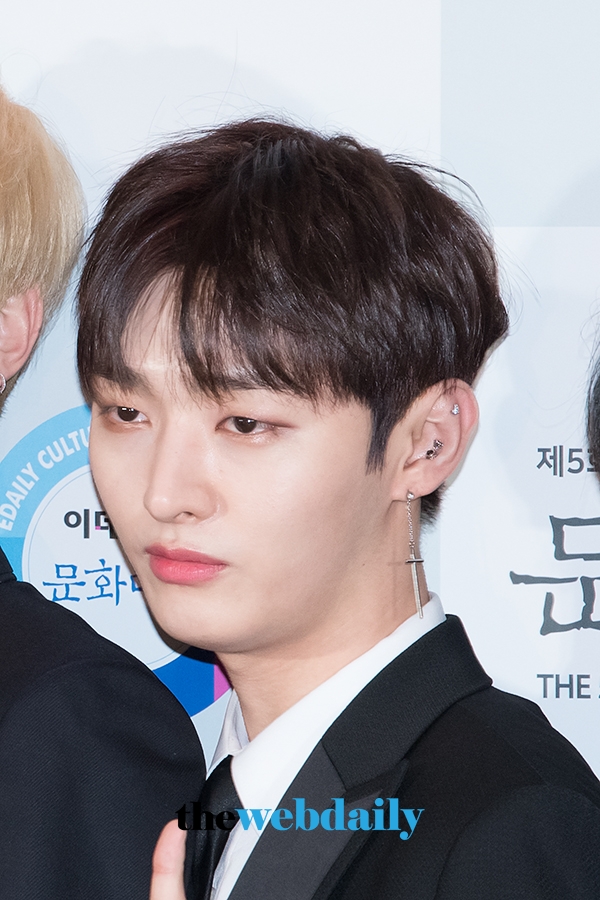 워너원(WannaOne) 윤지성, 제 5회 이데일리 문화대상 시상식 포토월 행사