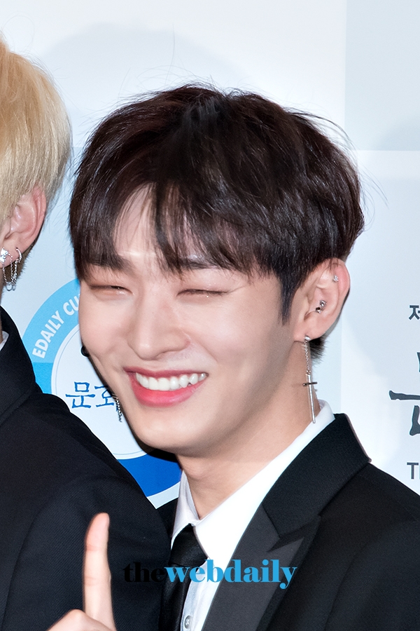 워너원(WannaOne) 윤지성, 제 5회 이데일리 문화대상 시상식 포토월 행사