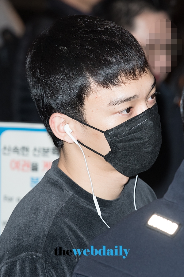엑소(EXO) 첸, 김포국제공항 출국 현장