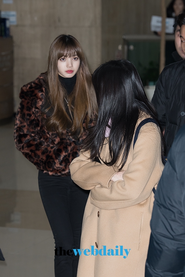 블랙핑크(BLACKPINK) 리사, 김포국제공항 입국 현장