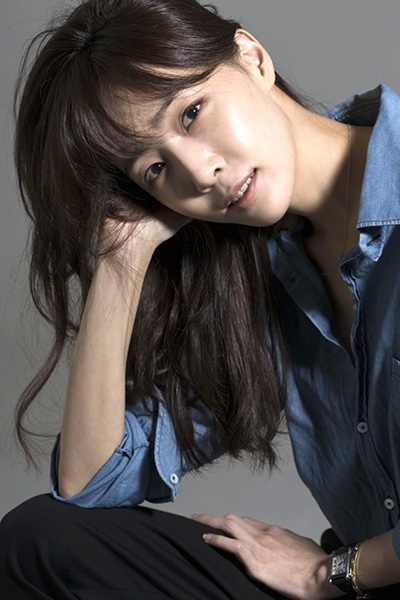 김이나, 홍진영 컴백 쇼케이스 MC 지원사격