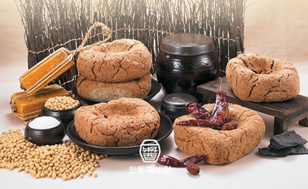 ▲’안동 제비원 메주’ (사진=공영홈쇼핑)