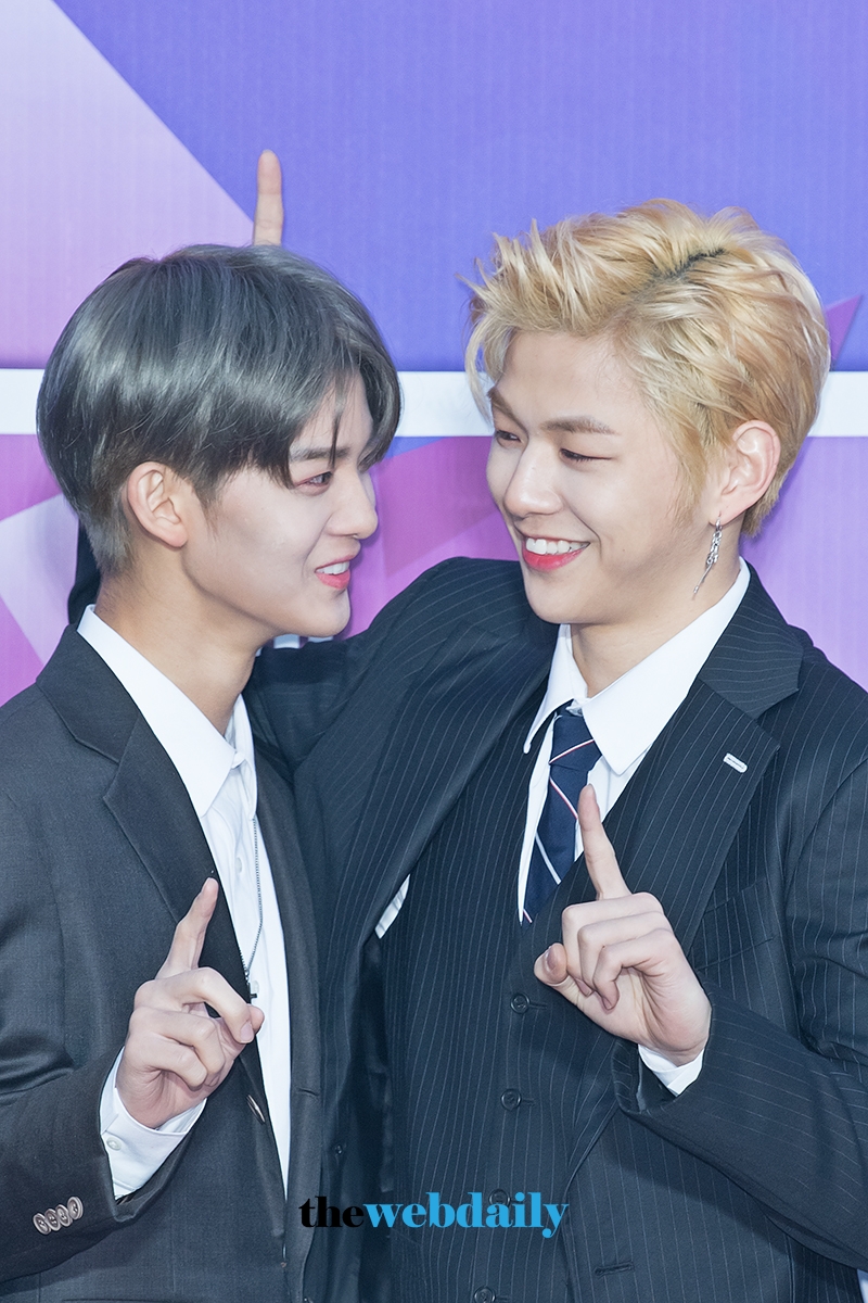 워너원(WannaOne) 배진영-강다니엘, ‘제27회 하이원 서울가요대상’레드카펫 포토월 행사