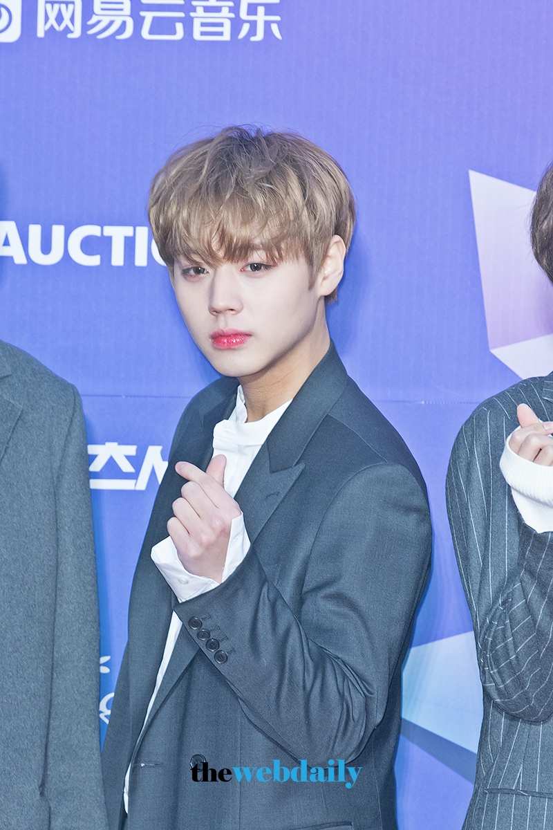 워너원(WannaOne) 박지훈, ‘제27회 하이원 서울가요대상’레드카펫 포토월 행사