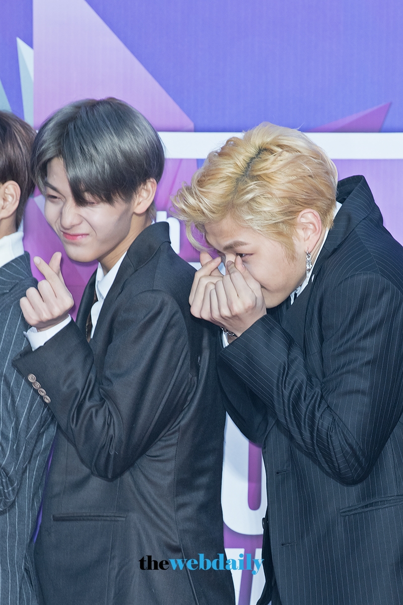 워너원(WannaOne) 강다니엘-배진영, ‘제27회 하이원 서울가요대상’레드카펫 포토월 행사