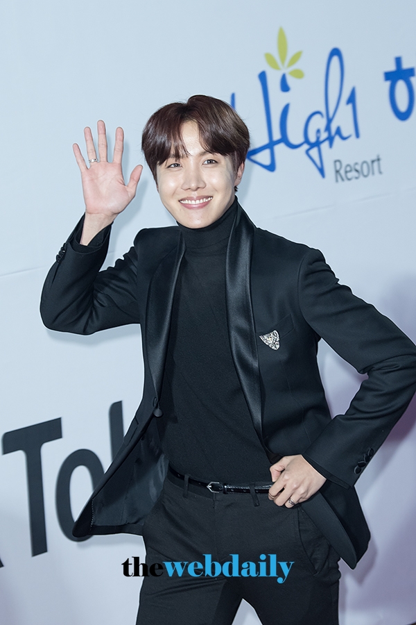 방탄소년단 제이홉, ‘제27회 하이원 서울가요대상’레드카펫 포토월 행사