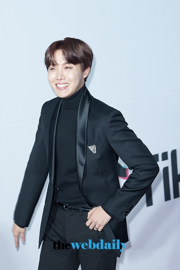 방탄소년단 제이홉, ‘제27회 하이원 서울가요대상’레드카펫 포토월 행사