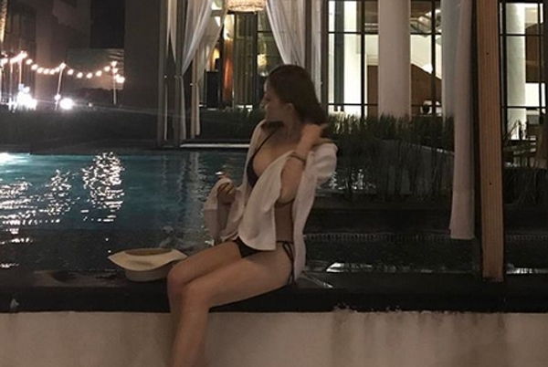 임보라, '걸터 앉은 모습 마저...인어인 줄 '부러질듯 앙상한'