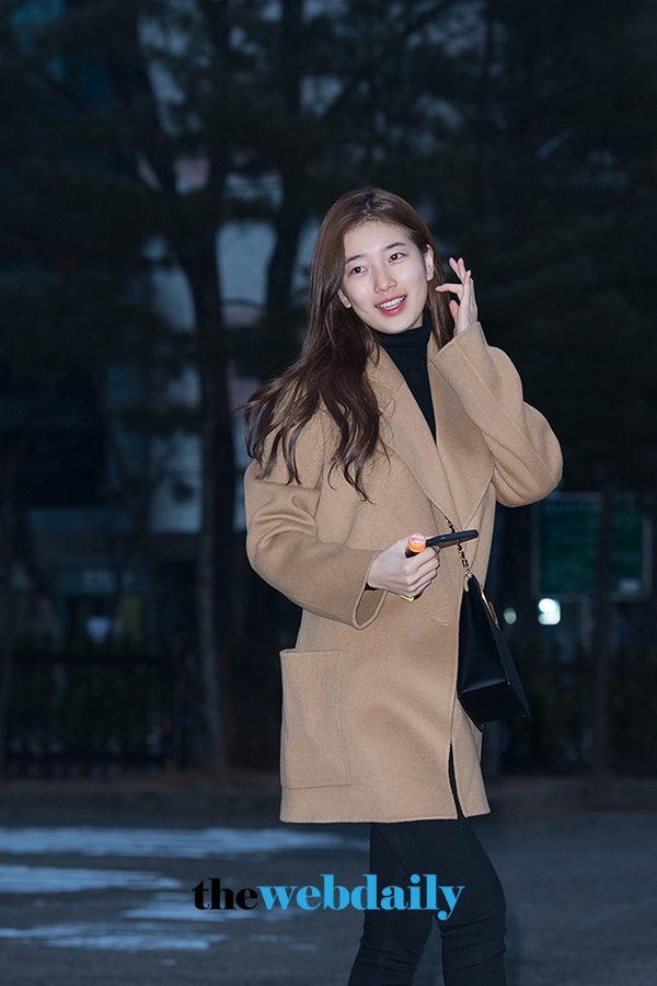 수지, KBS 뮤직뱅크 출근길