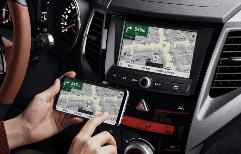 스마트 미러링 시연.(사진=쌍용자동차)