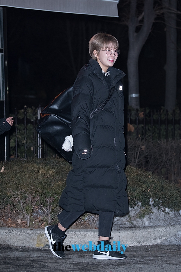 모모랜드 혜빈, KBS 뮤직뱅크 출근길