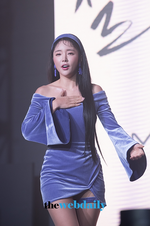 홍진영, 싱글앨범 '잘가라' 쇼케이스 현장